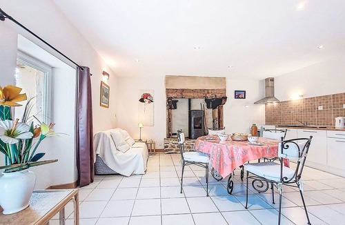 Evran House | Stunning private villa for 4 people with TV and terrace