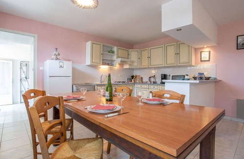 Ploumilliau House | Stunning private villa for 4 guests with WIFI, TV, patio and pets allowed