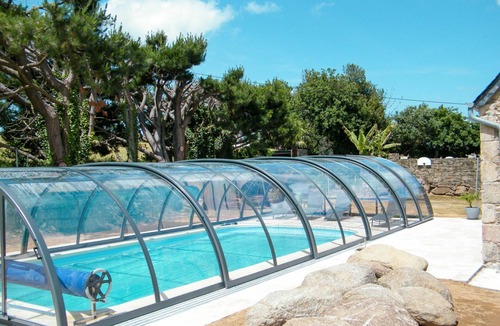 Ploumilliau House | Stunning private villa for 5 guests with WIFI, pool, TV and terrace