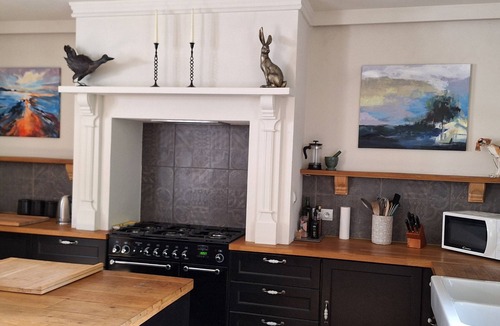 Thedirac House | Stunning restored farmhouse, heated pool, private walled garden,edge of village