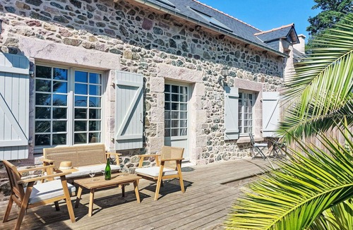 Frehel House | Stunning villa for 3 guests with WIFI, TV and patio