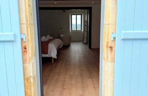 Figarol Bed & Breakfast | Suite - Îlot bath -Pyrenees view- Private entrance
