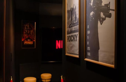 Homecourt Apartment | Suite 7 ème Art - CINE ROOM, Logement insolite - atypique