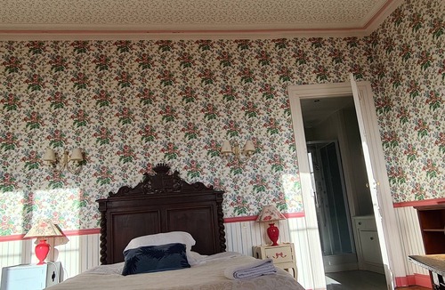 Saint-Julien Bed & Breakfast | Suite in the English style at Le Château de la Coste
