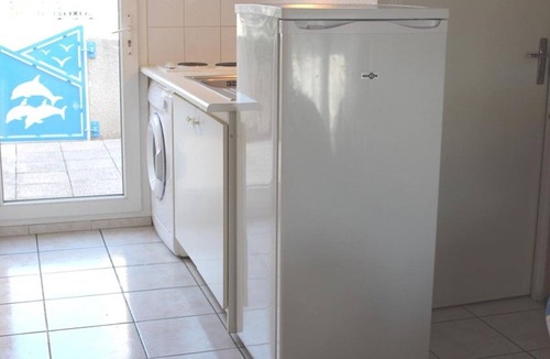 Gruissan House | Sunny 3-Room House with Pool, Terrace & Parking - Sleeps 6, Near Beach & Shops