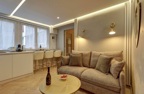 Grenelle Apartment | Superb AC Apartment Champs de Mars Eiffel Tower