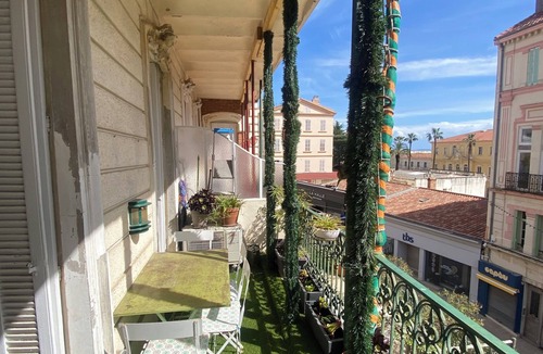Hyeres City Centre Apartment | Superb apartment in the historic center of Hyères Les Palmiers.