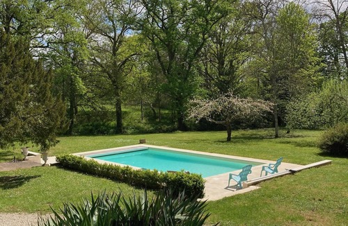 Flogny-la-Chapelle Villa | Superbe Villa Avec Grande Piscine Dans son Parc au Bord du Canal de Bourgogne