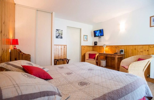 Bagneres-de-Bigorre Hotel | Superior Room for 2 People with Breakfast