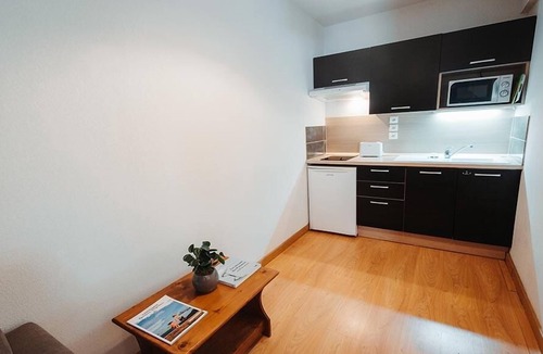 Ax-les-Thermes Apartment | Swimming pool, balcony, parking, tv, ski locker, 31m², Ax-Les-Thermes