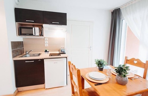 Ax-les-Thermes Apartment | Swimming pool, balcony, parking, tv, ski locker, 21m², Ax-Les-Thermes