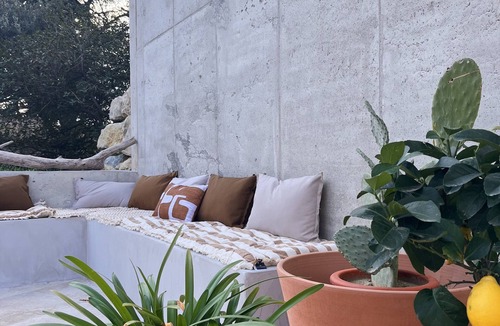 Rochefort-du-Gard House | Swimming pool, pétanque, siesta under the oak tree: Welcome to Maison Garrigue
