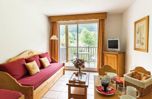 Vielle-Aure Apartment | Swimming pool, sauna, hammam, terrace, balcony, parking, tv, ski locker, 48-58m², Saint Lary Soulan