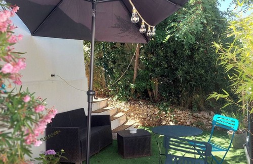 Aubagne Apartment | T1 at the foot of Garlaban with small garden