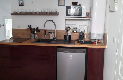 Aubagne Apartment | T1 at the foot of Garlaban with small garden