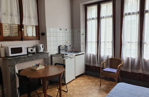 Bagneres-de-Luchon Apartment | T2 apartment in the heart of Luchon, ideal for singles or couples TARIF CURISTE