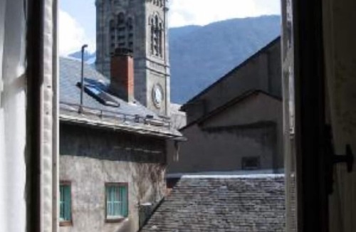 Bagneres-de-Luchon Apartment | T2 apartment in the heart of Luchon, ideal for singles or couples TARIF CURISTE