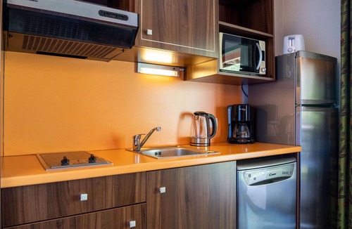 Jausiers Apartment | T2 apartment in castle with pool, parking, pets allowed - Jausiers