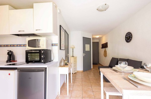 Valras-Plage Apartment | T2 with Pool, Terrace & Parking