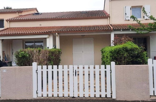 Valras-Plage House | T2 with swimming pool in gated residence close to the beach.