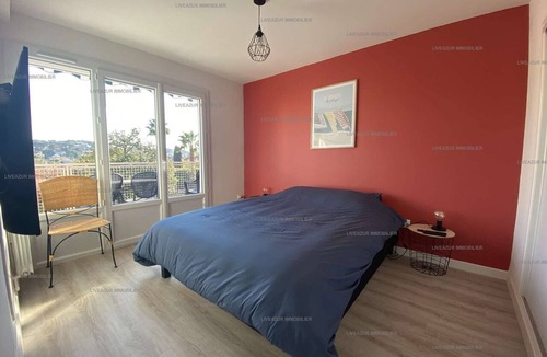Sanary-sur-Mer Apartment | T3 apartment with air co near downtown with terrace for 4