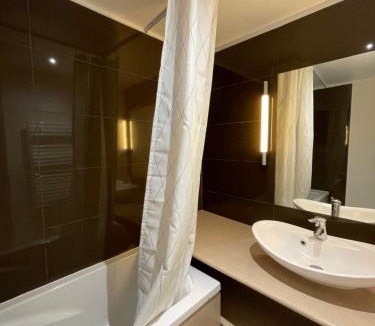 Jausiers Apartment | T3 Terrasse Piscine Sauna Spa Jausiers Magnans D102