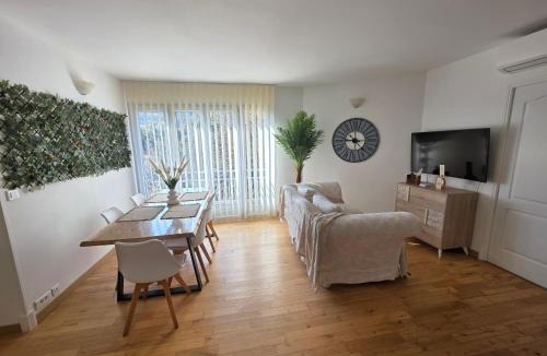 Les Adrets-de-l'Esterel Apartment | T3 vue mer et Esterel calme parking, proche plages La Perla Bianca