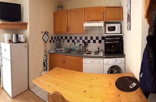 Bagneres-de-Luchon Apartment | T3 with summer pool garden