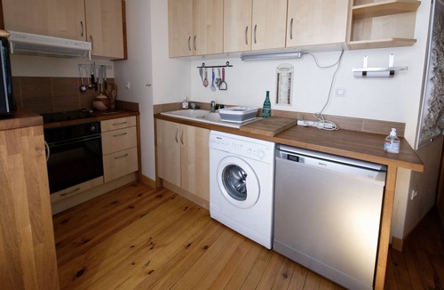 Ax-les-Thermes House | T4 in 6-person house, near town center, thermal baths and ski lift.