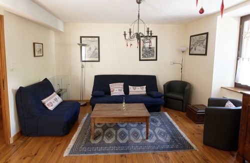 Ax-les-Thermes House | T4 in 6-person house, near town center, thermal baths and ski lift.