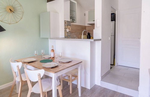 Grasse Apartment | Terrace apartment - Historic center - parking spaces
