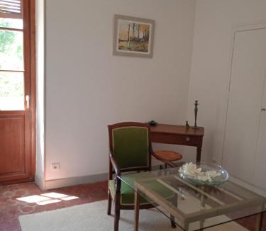 Remoulins Bed & Breakfast | Terrasse sur la rivière