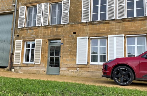 Vendresse House | The Adelaide Boudoir, Charmant gîte avec lit king size et accès PMR