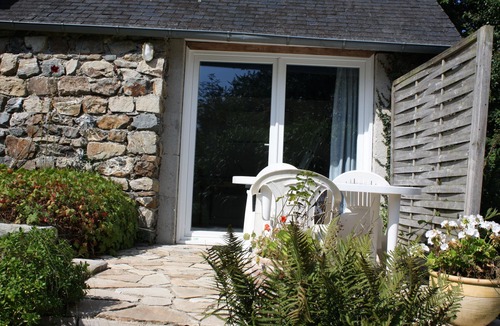 Dirinon House | The calm of the countryside near the sea-PROMS/e/March to June &Sept to Dec