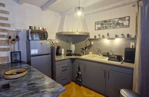 Quartier des Espesses Apartment | The city center in the countryside. Pretty apartment with green exterior.