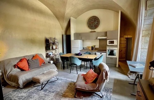Lussan Apartment | The « GID Nest » Apartment Cosy Dans un Château du sud de la France