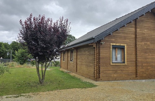Saint-Andre-des-Eaux Ski Chalet | The Hambout Wooden Cabin: a unique cabin, a haven of tranquility