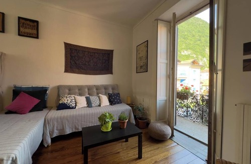 Laveno Apartment | The house on the harbor, Major: central, partial lake view, parchegggio