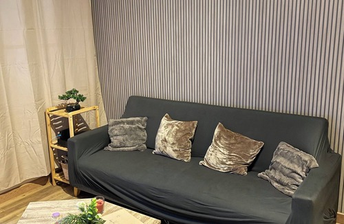 Old Town Apartment | The Jungle Room🌴 located 2 steps from the train station 🚉