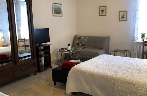 Castelsarrasin Bed & Breakfast | The Laura room offers calm, comfort and serenity