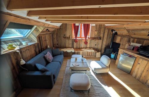 Melles Ski Chalet | 🏔 The Little Barn – A Cozy Hideaway in the Heart of the Pyrenees
