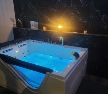 Bouxieres-aux-Dames Hotel | The Moon Chambre romantique proche de Nancy