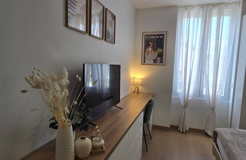 Mont d'Arene Apartment | The Reims Emerald Ideally Located, Comfortable, and Air-Conditioned