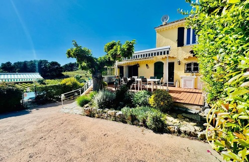Le Beausset House | the sea while the legendary country's calm