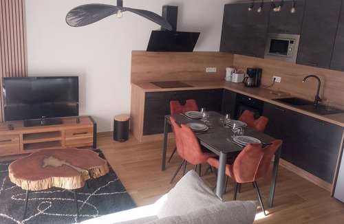 Formigueres Apartment | The snow jewel case
