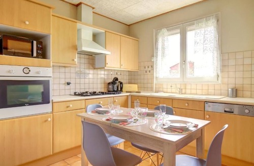 Tournefeuille House | The Van Gogh House: 3 bedrooms, 4 beds, and easy parking