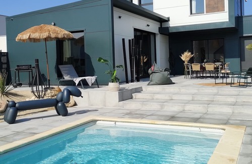 Saint-Aaron Villa | The Villa Pampa and its heated swimming pool