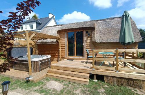 Riec-sur-Belon Ski Chalet | Tiny Chaumière - Escapade Romantique - Chaumière et Jacuzzi Privatif proche Pont-Aven