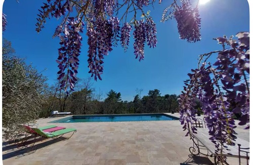 Saint-Cezaire-sur-Siagne Ski Chalet | Tiny house in the countryside in a wooded park with private terrace and swimming pool