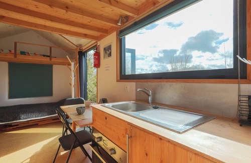 Begard House | Tiny House 'Très Jolie Tout Confort' with Private Terrace, Private Garden and Wi-Fi